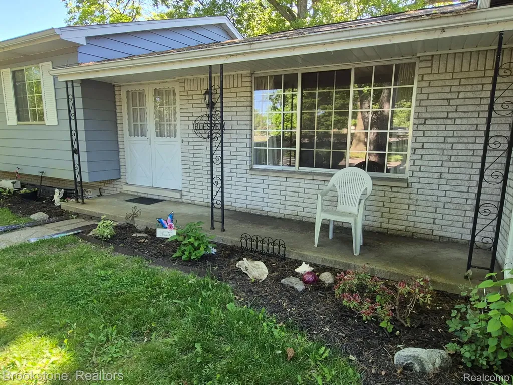 4295 Sashabaw Road Waterford Charter Township MI 48329