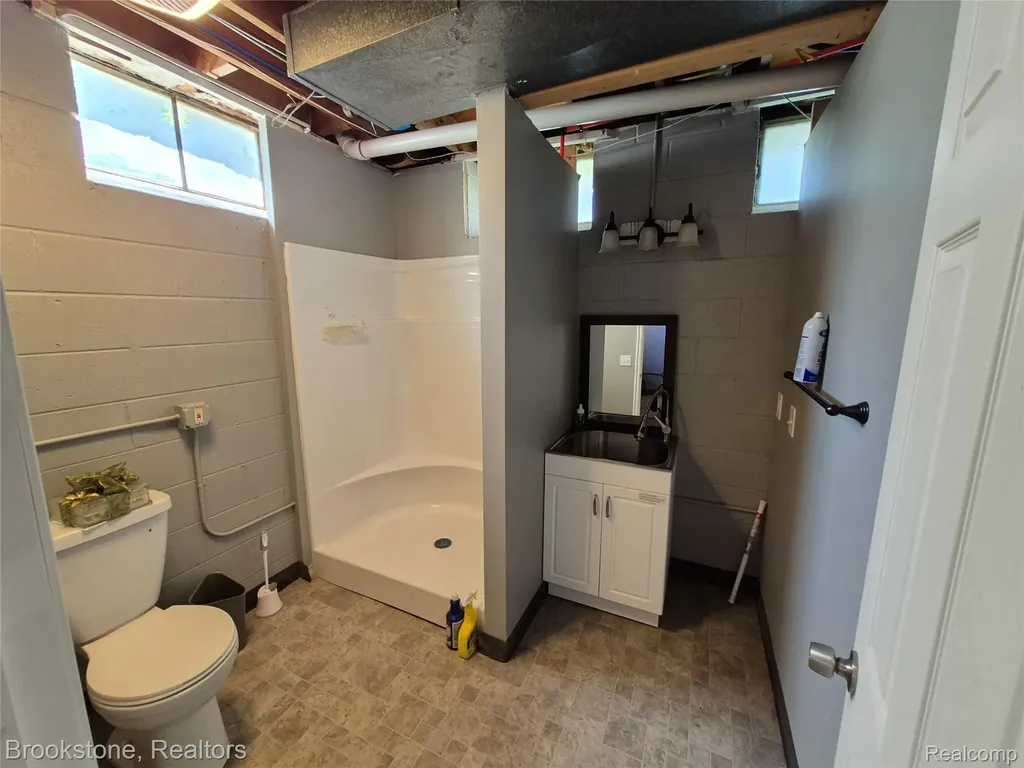 4295 Sashabaw Road Waterford Charter Township MI 48329
