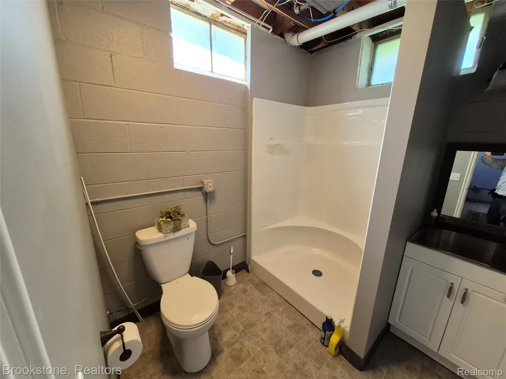 4295 Sashabaw Road Waterford Charter Township MI 48329
