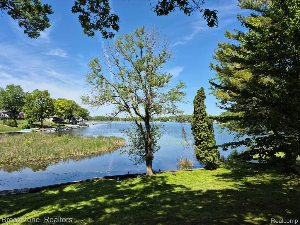 4295 Sashabaw Road Waterford Charter Township MI 48329