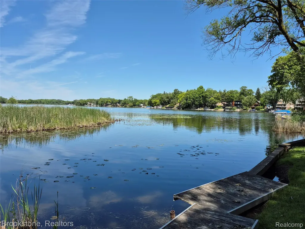 4295 Sashabaw Road Waterford Charter Township MI 48329