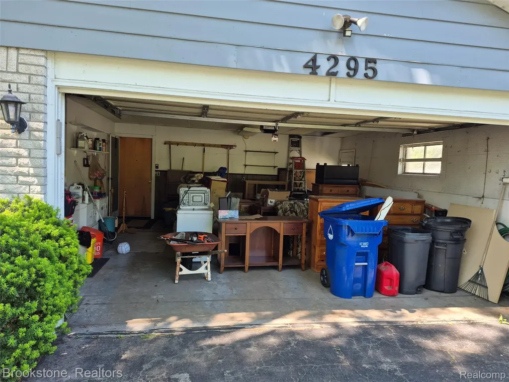 4295 Sashabaw Road Waterford Charter Township MI 48329