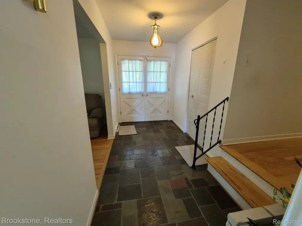 4295 Sashabaw Road Waterford Charter Township MI 48329