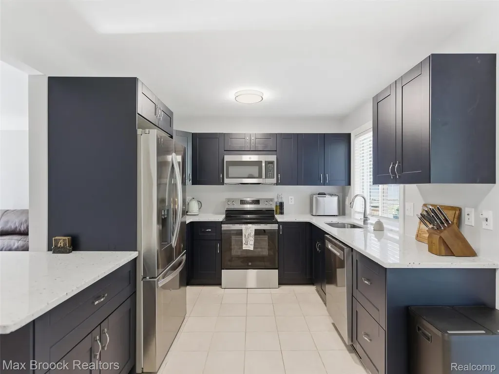 47375 Harry Street Shelby Charter Township MI 48317