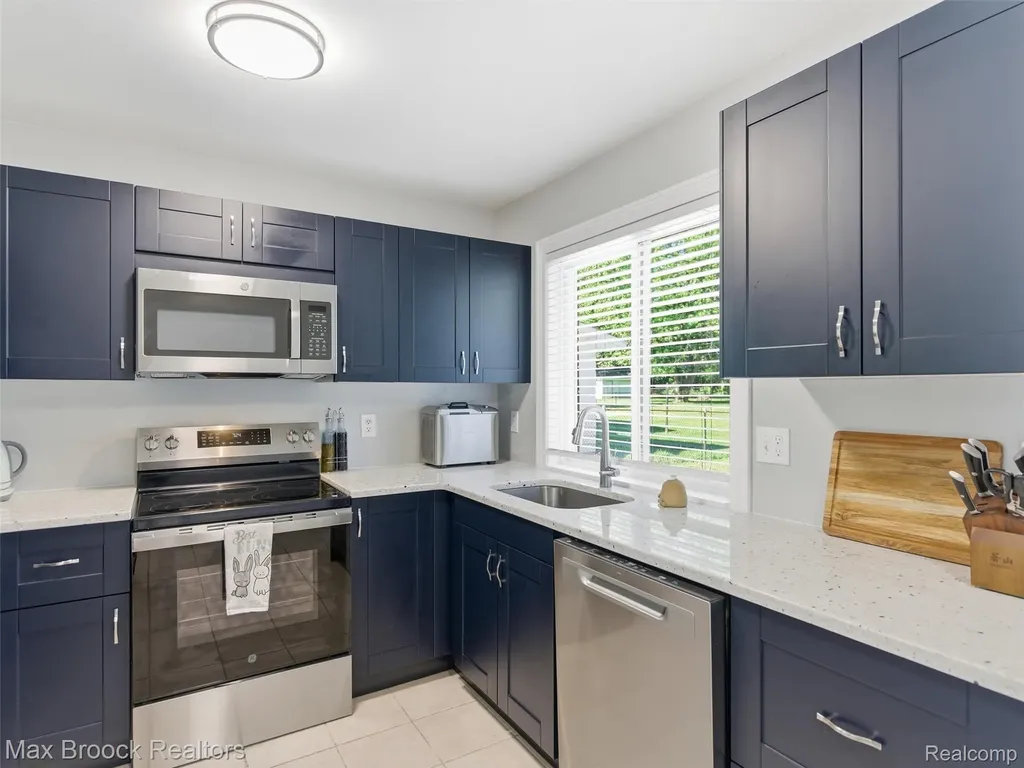 47375 Harry Street Shelby Charter Township MI 48317