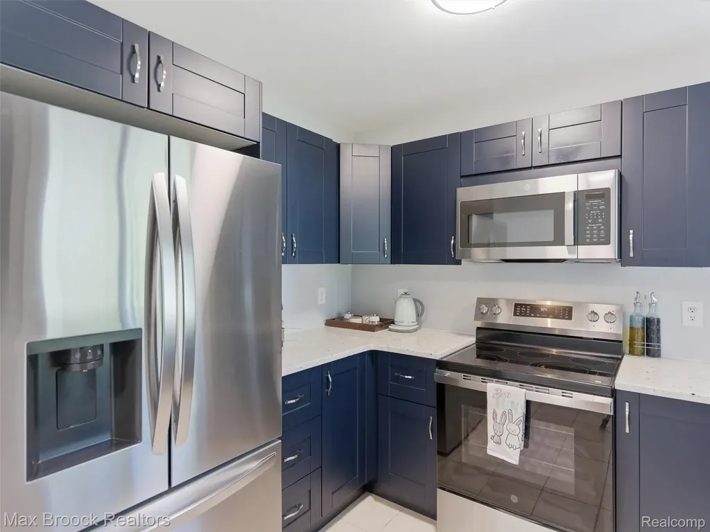 47375 Harry Street Shelby Charter Township MI 48317