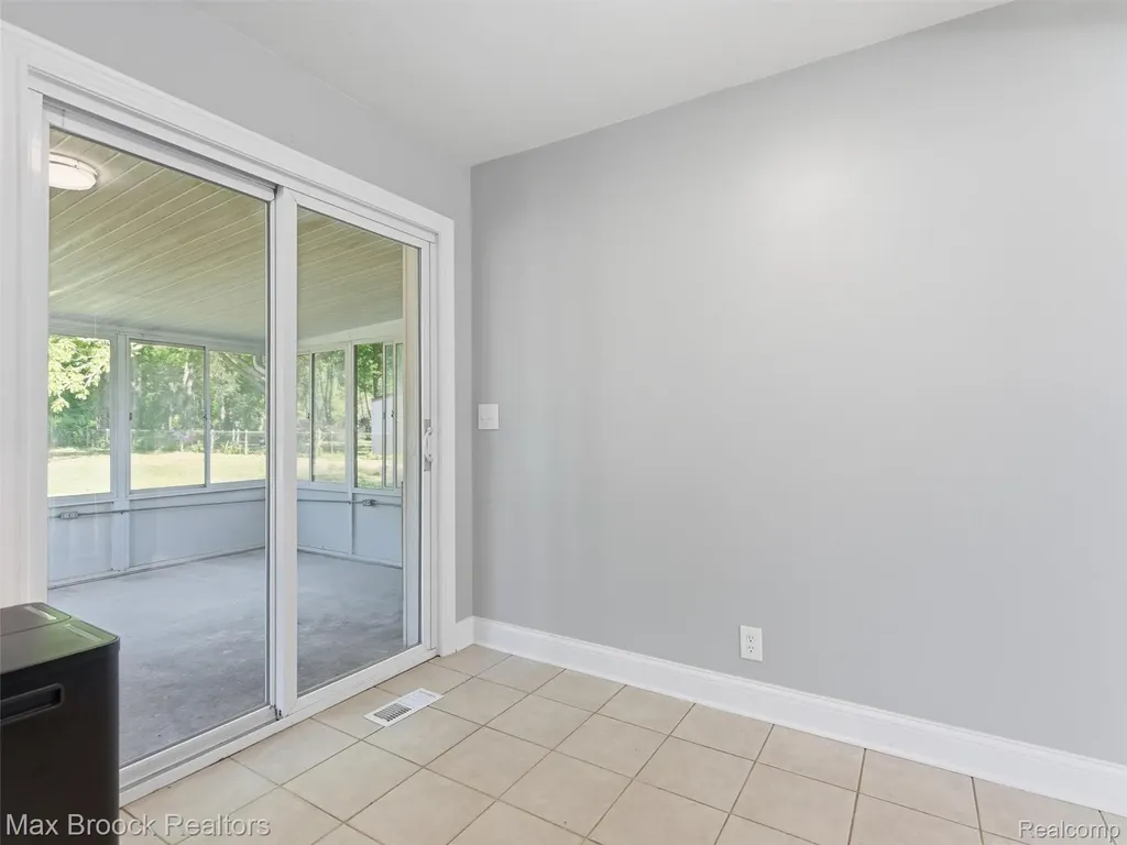 47375 Harry Street Shelby Charter Township MI 48317