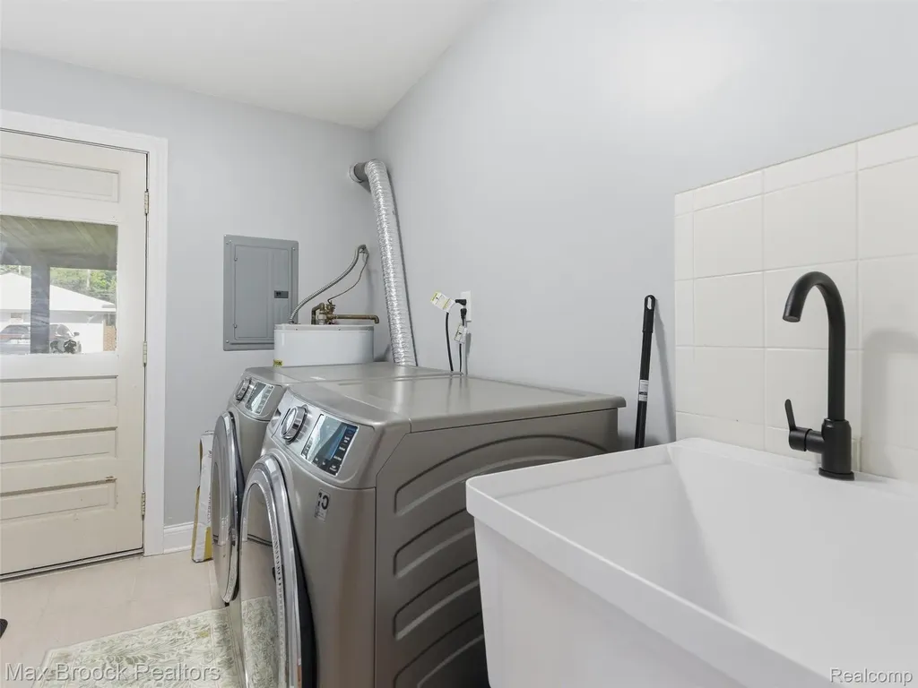 47375 Harry Street Shelby Charter Township MI 48317