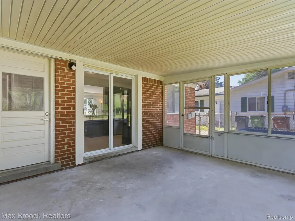 47375 Harry Street Shelby Charter Township MI 48317