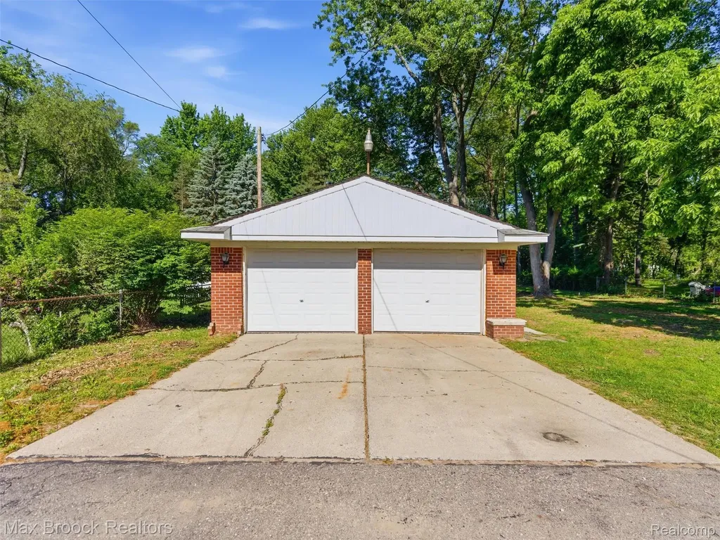 47375 Harry Street Shelby Charter Township MI 48317