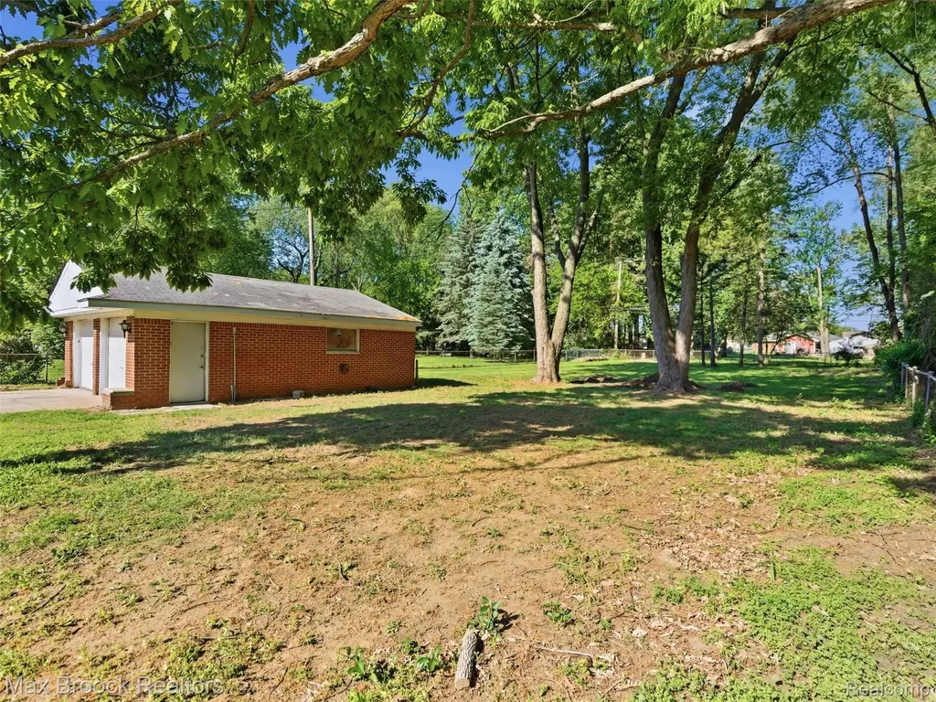 47375 Harry Street Shelby Charter Township MI 48317