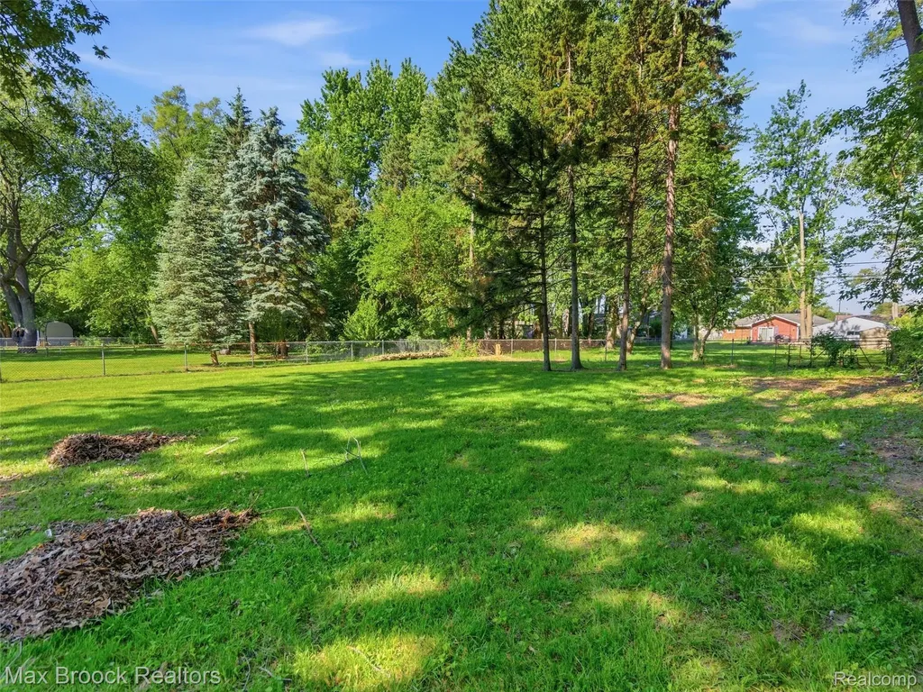 47375 Harry Street Shelby Charter Township MI 48317