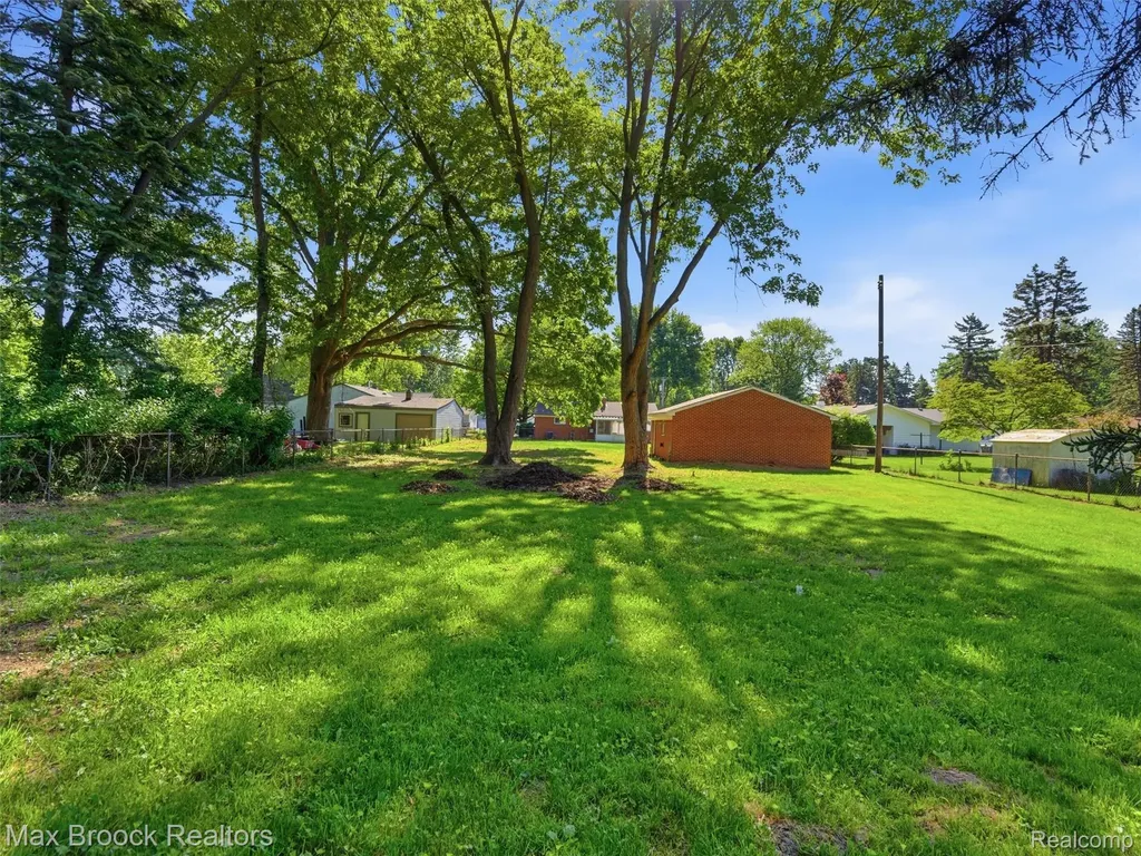 47375 Harry Street Shelby Charter Township MI 48317
