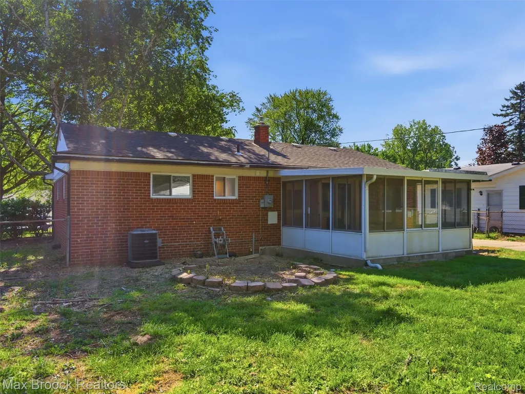 47375 Harry Street Shelby Charter Township MI 48317