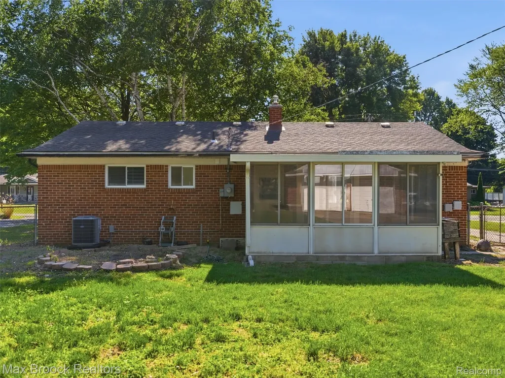 47375 Harry Street Shelby Charter Township MI 48317