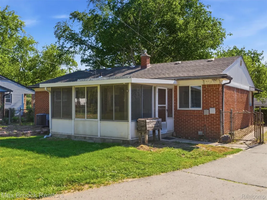 47375 Harry Street Shelby Charter Township MI 48317
