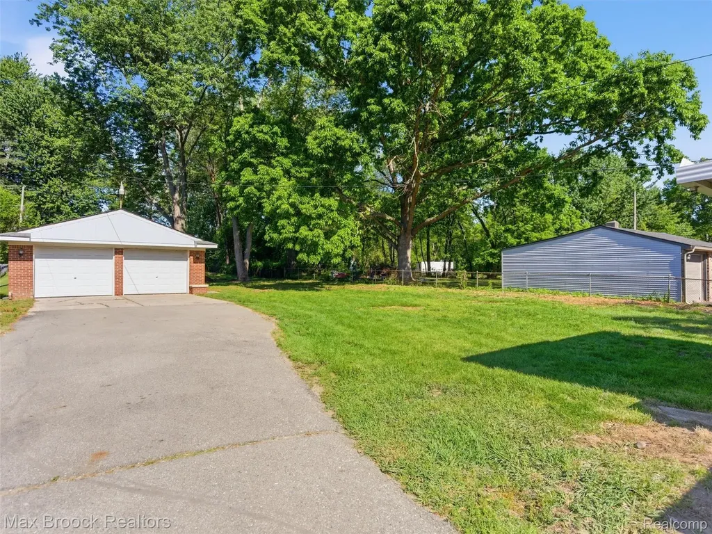 47375 Harry Street Shelby Charter Township MI 48317