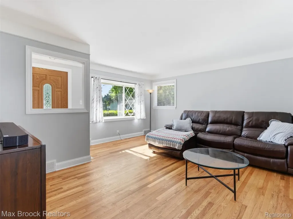 47375 Harry Street Shelby Charter Township MI 48317