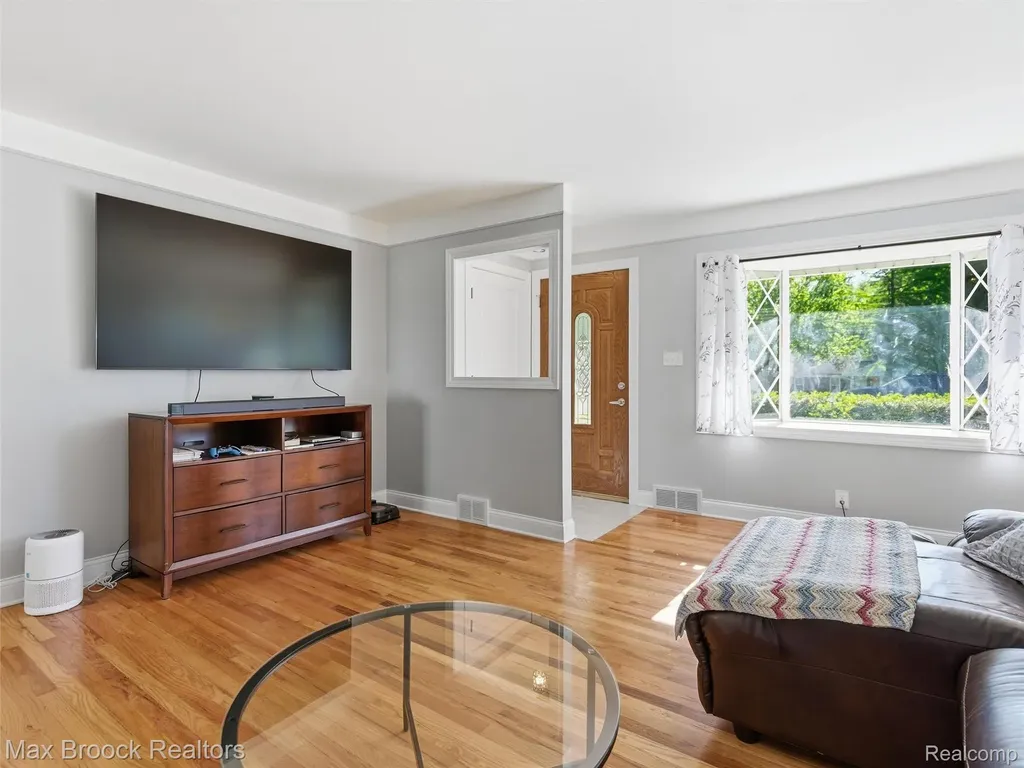 47375 Harry Street Shelby Charter Township MI 48317