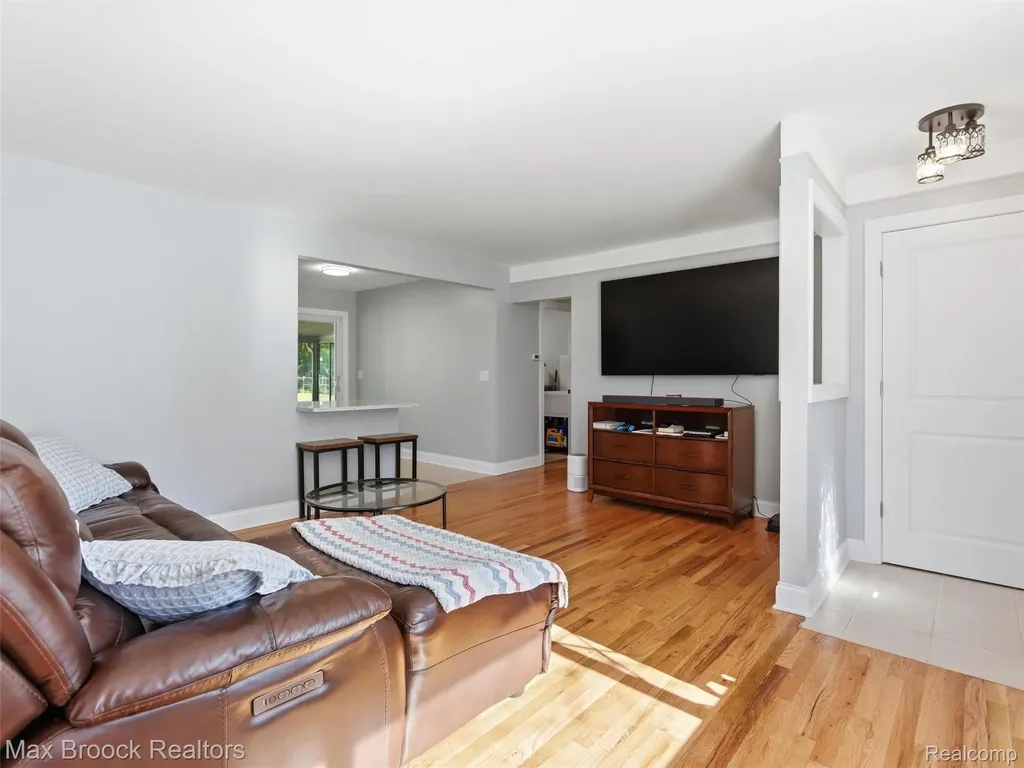 47375 Harry Street Shelby Charter Township MI 48317