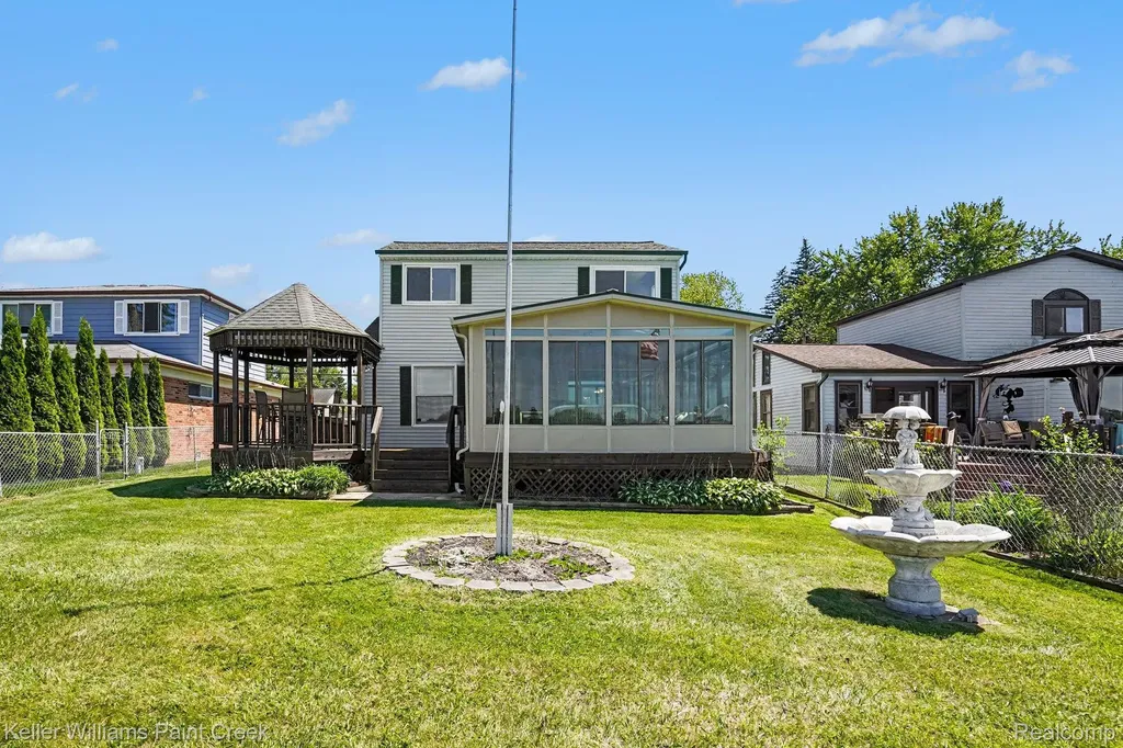 2295 Davista Drive Highland Charter Township MI 48356
