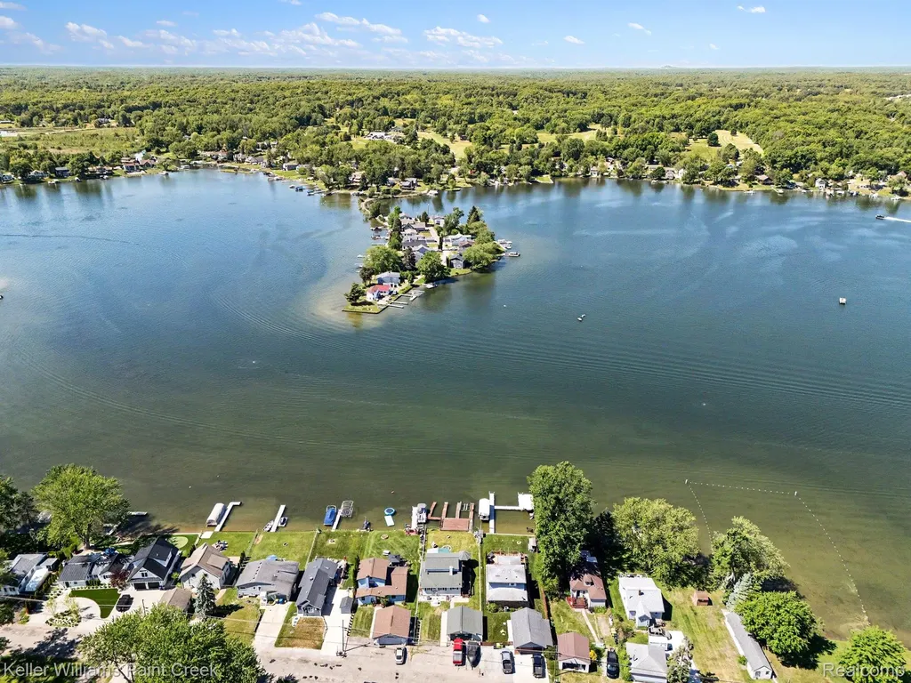 2295 Davista Drive Highland Charter Township MI 48356