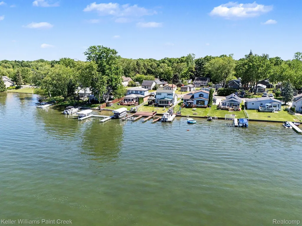 2295 Davista Drive Highland Charter Township MI 48356
