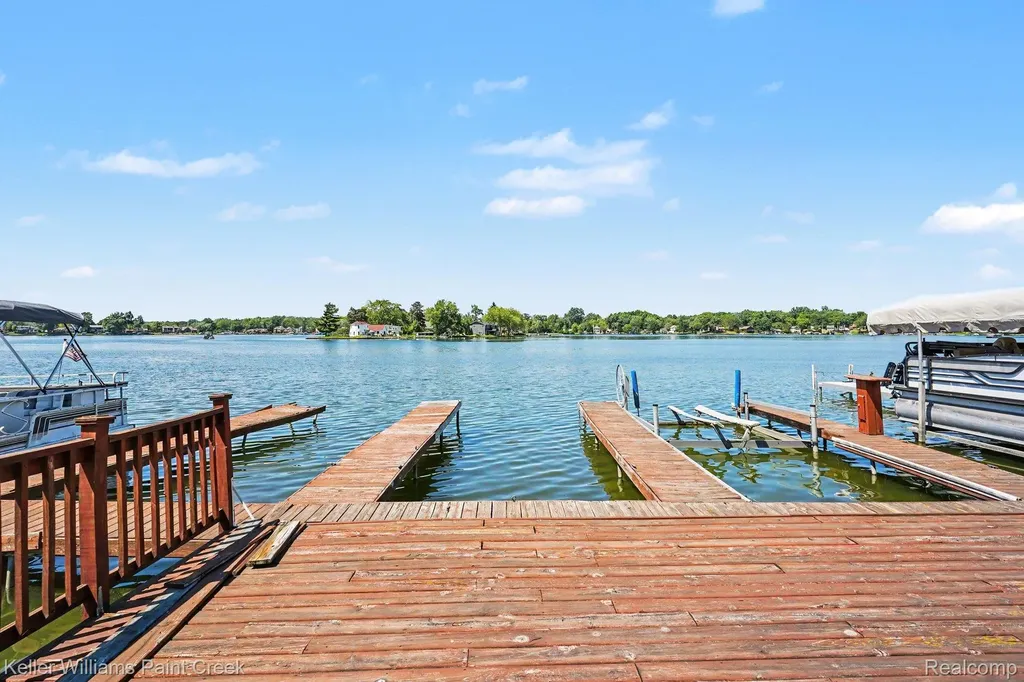 2295 Davista Drive Highland Charter Township MI 48356