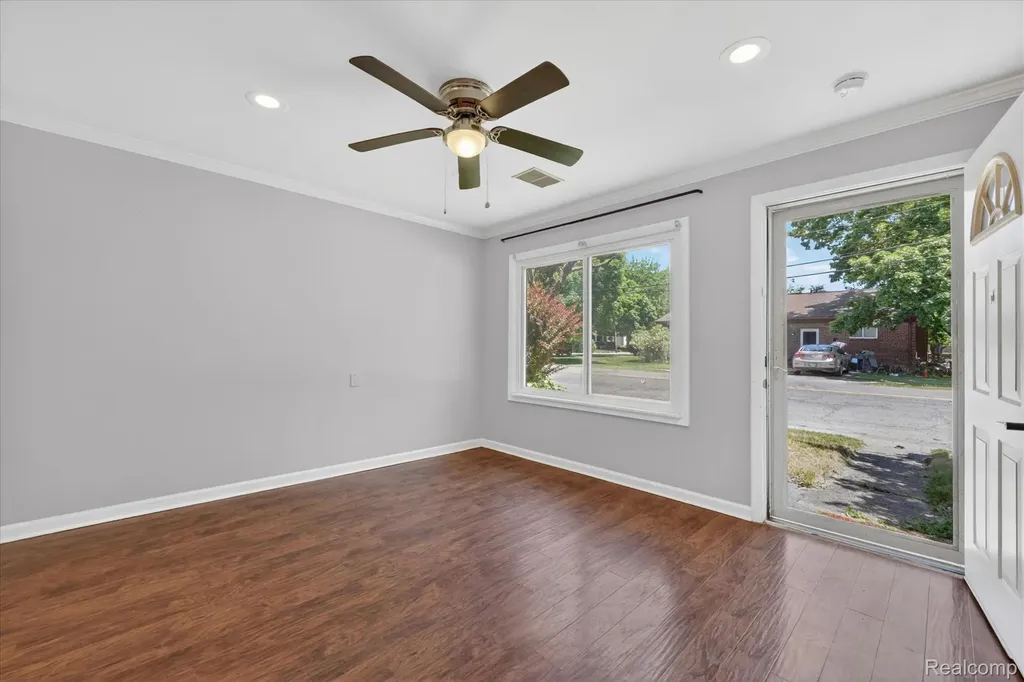 401 W Liberty Street South Lyon City MI 48178