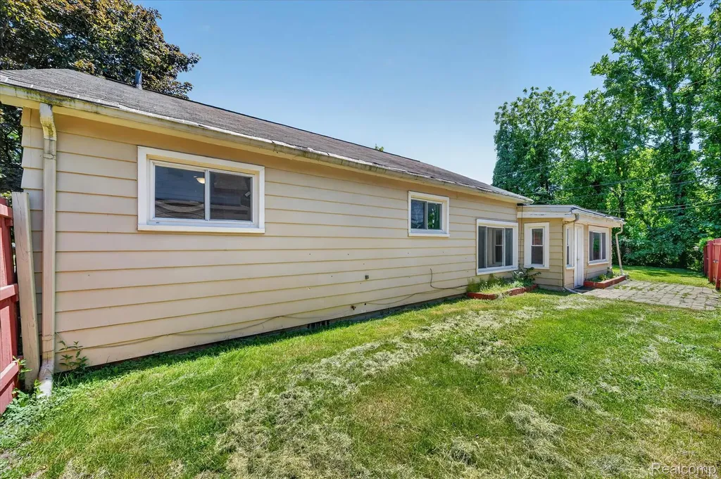 401 W Liberty Street South Lyon City MI 48178