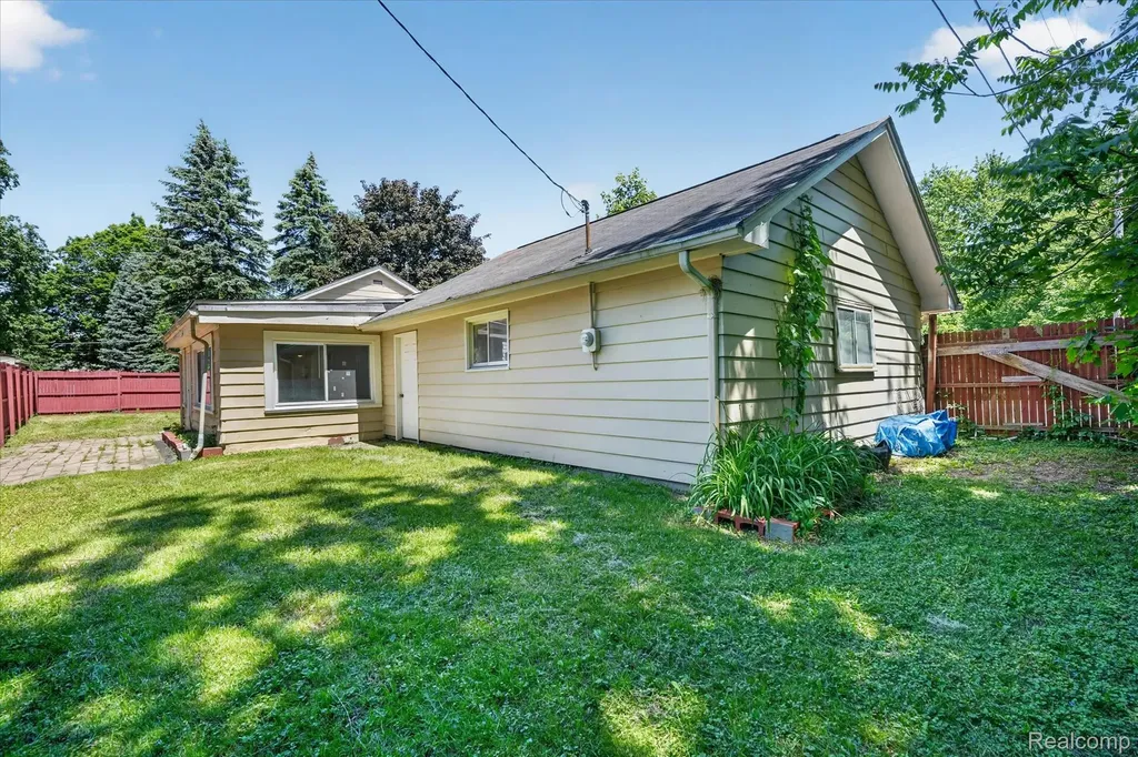 401 W Liberty Street South Lyon City MI 48178