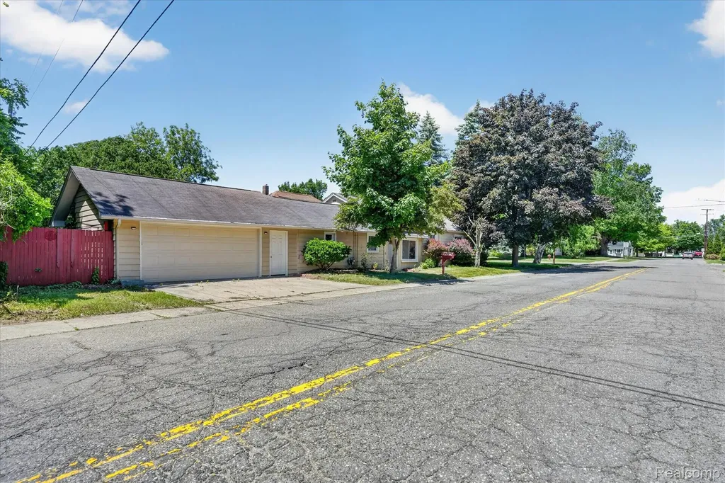 401 W Liberty Street South Lyon City MI 48178