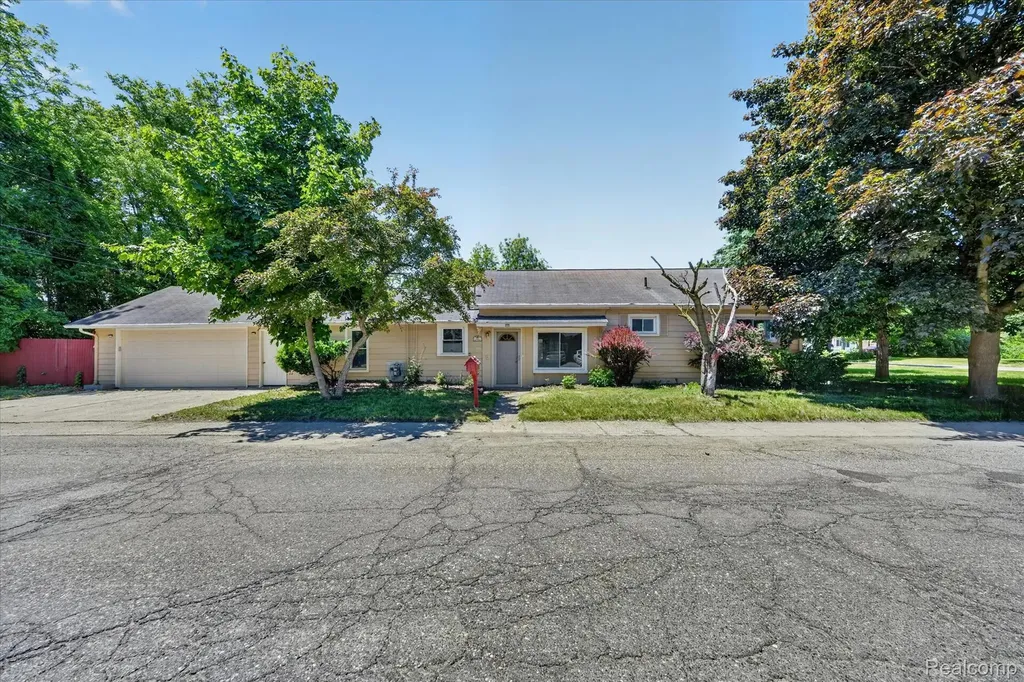 401 W Liberty Street South Lyon City MI 48178