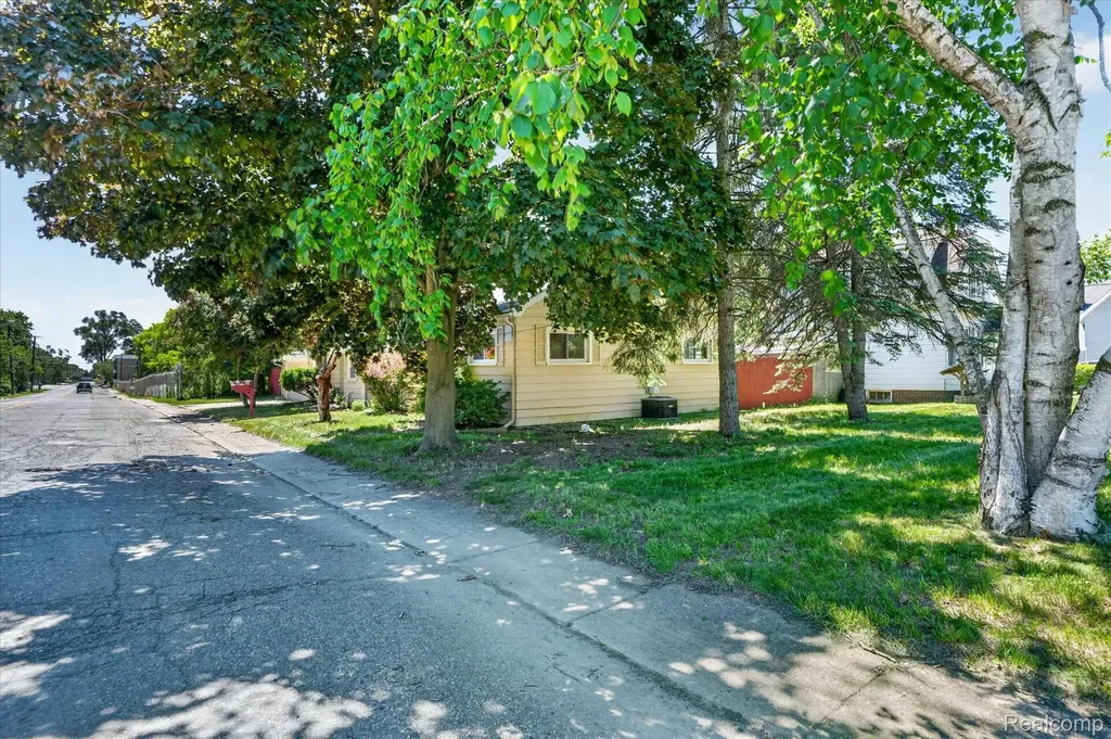 401 W Liberty Street South Lyon City MI 48178