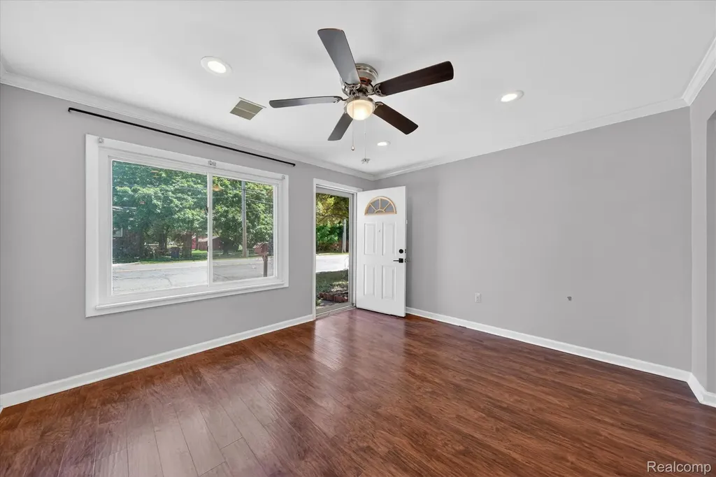 401 W Liberty Street South Lyon City MI 48178