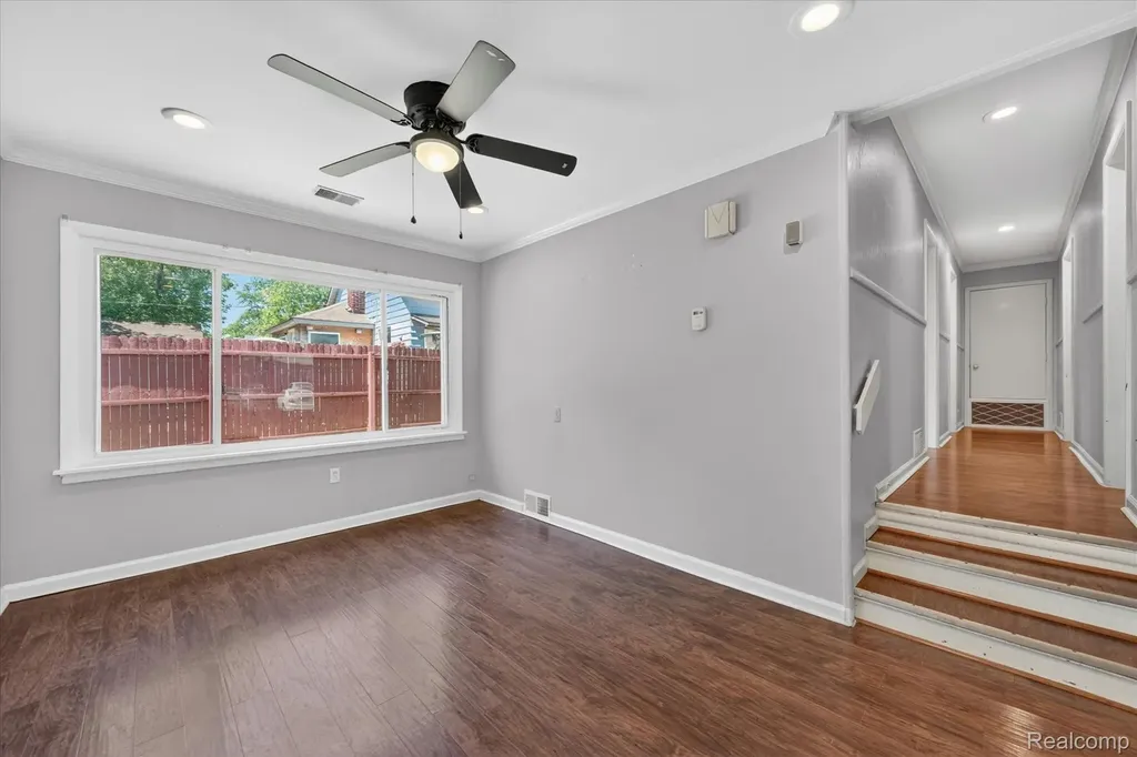 401 W Liberty Street South Lyon City MI 48178