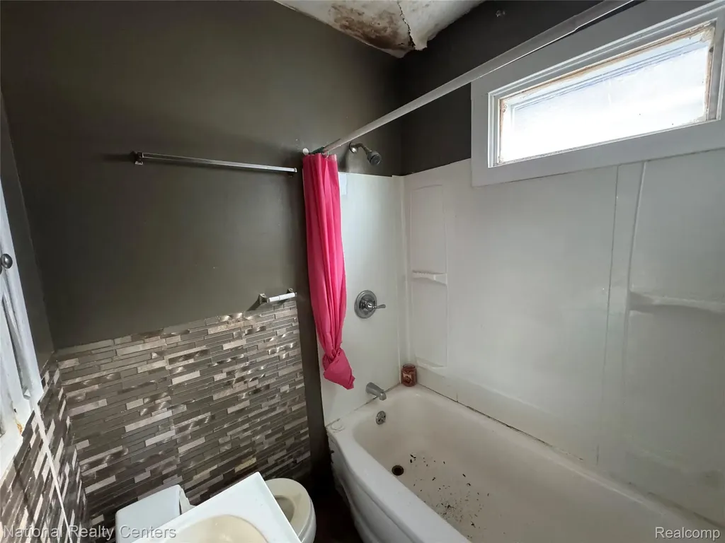 8127 E Hildale Street Detroit City MI 48234