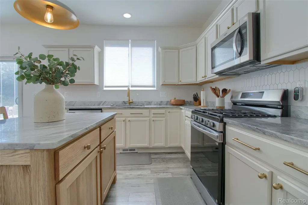 30932 Asbury Hill Drive Lyon Charter Township MI 48165