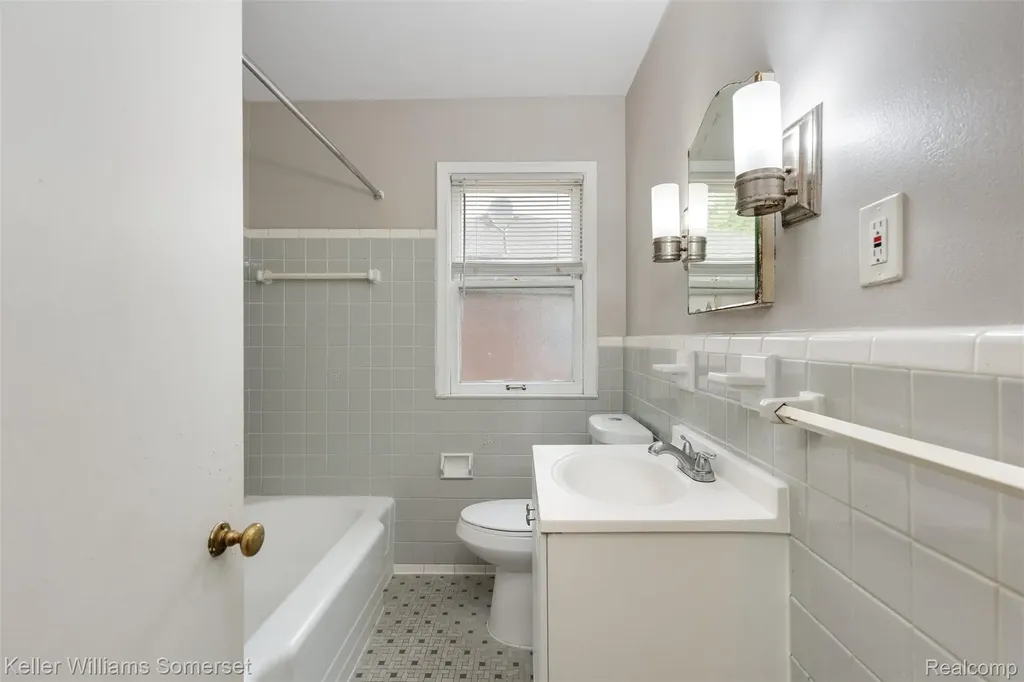 17697 Olympia Redford Charter Township MI 48240