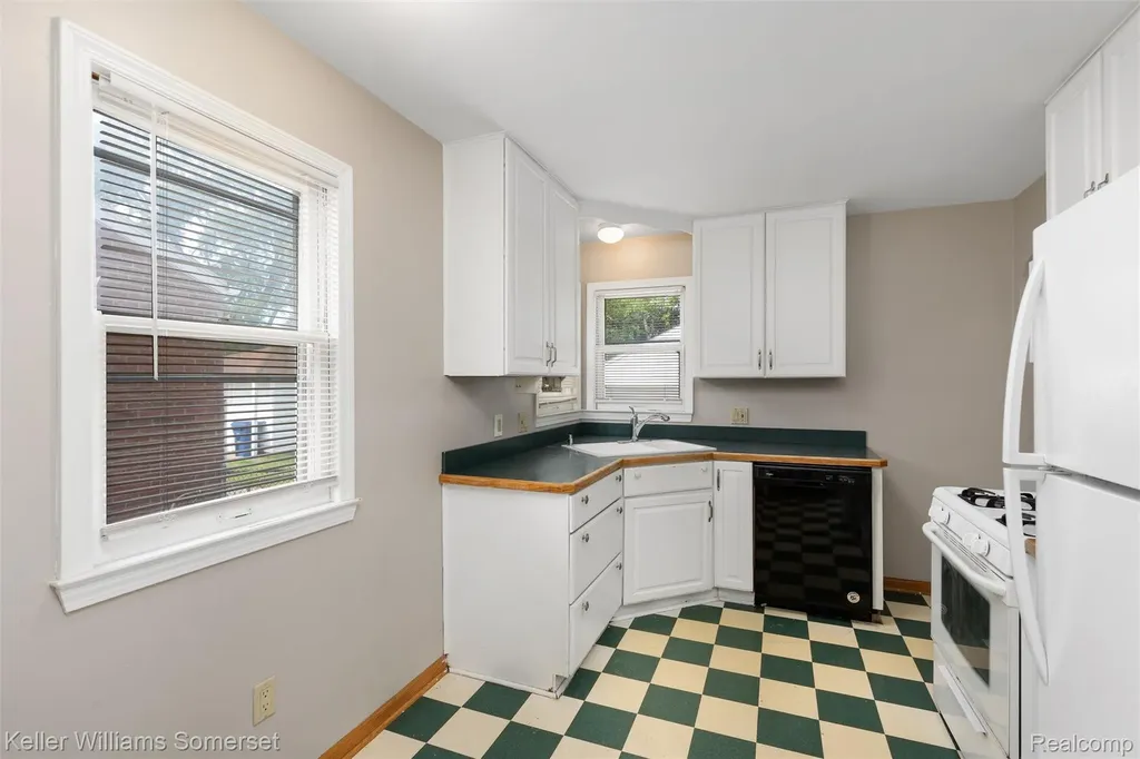 17697 Olympia Redford Charter Township MI 48240