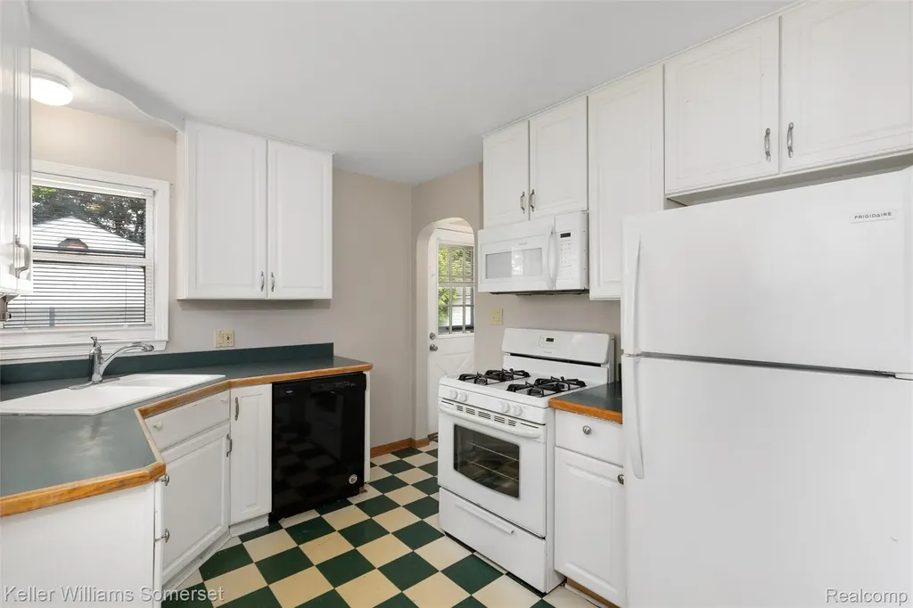 17697 Olympia Redford Charter Township MI 48240