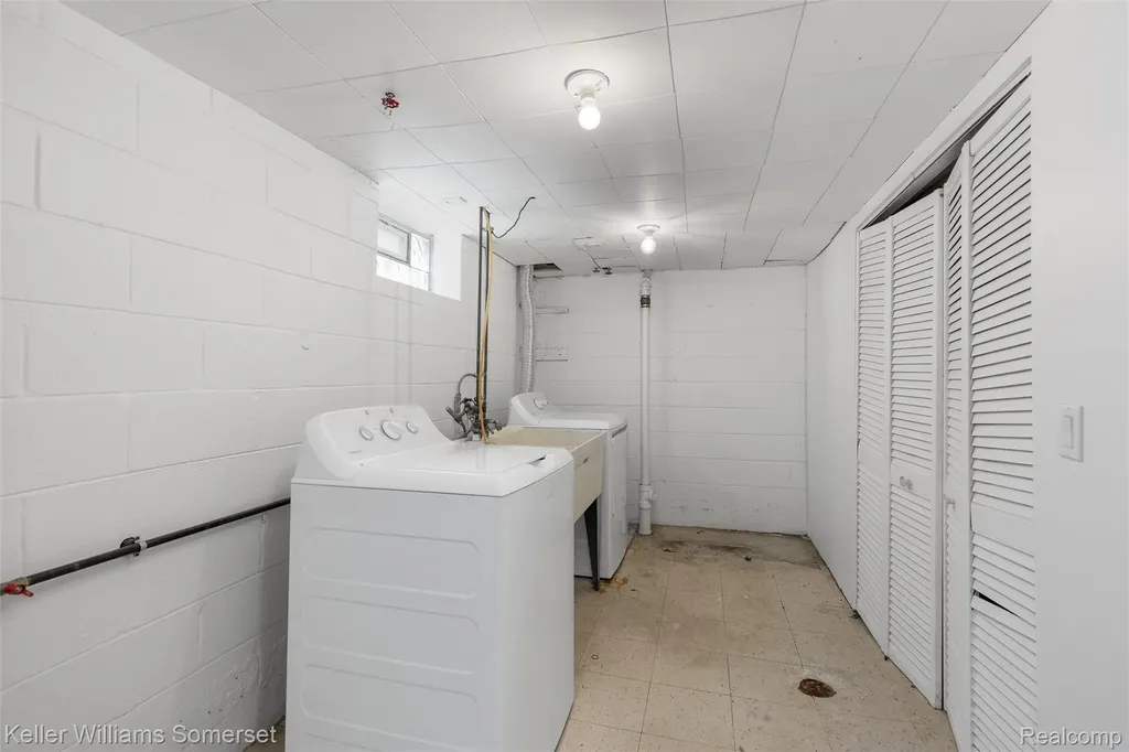 17697 Olympia Redford Charter Township MI 48240