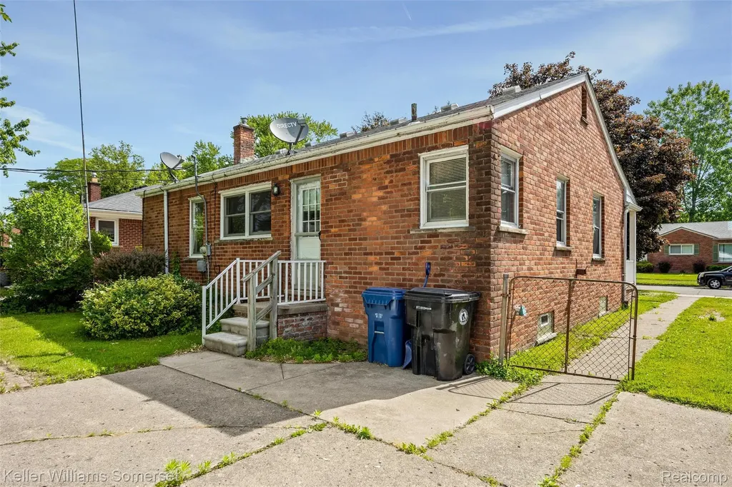 17697 Olympia Redford Charter Township MI 48240
