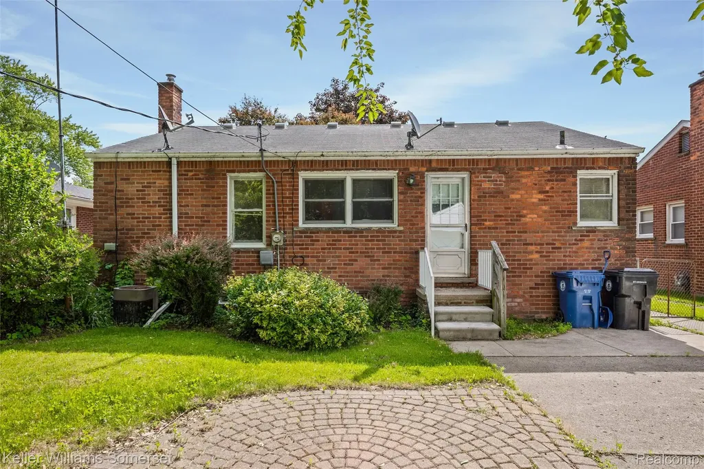 17697 Olympia Redford Charter Township MI 48240