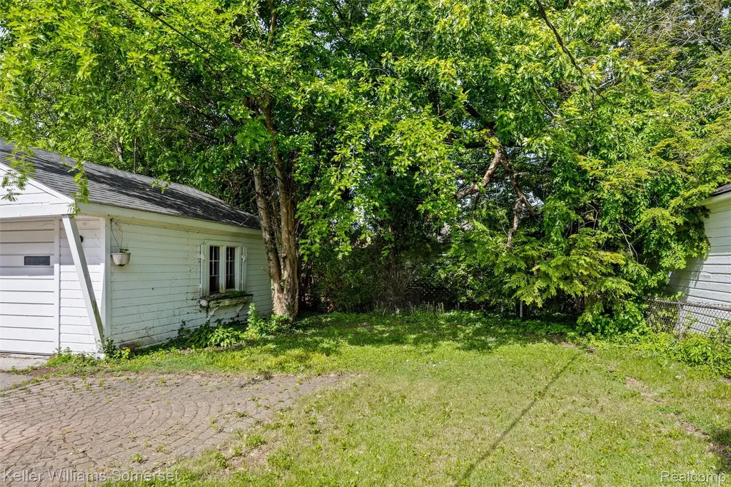 17697 Olympia Redford Charter Township MI 48240