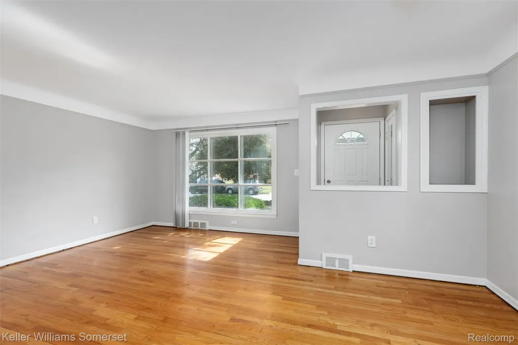 17697 Olympia Redford Charter Township MI 48240