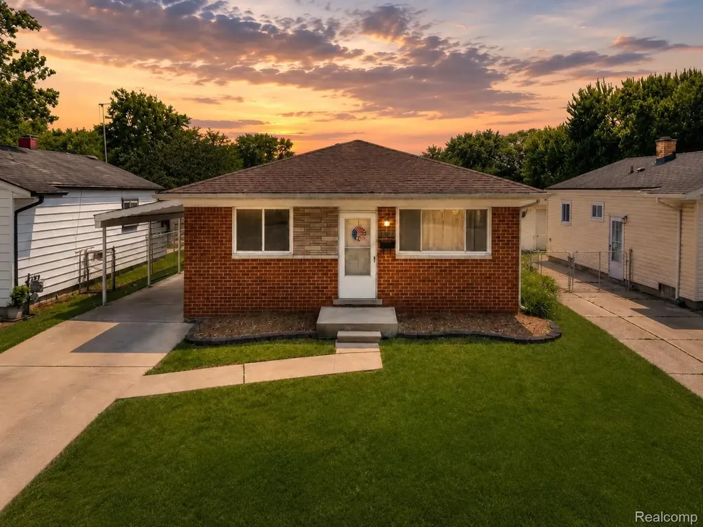 23012 Allor Street St. Clair Shores City MI 48082