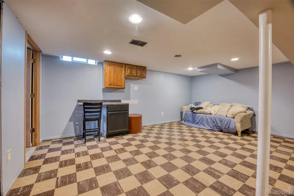 23012 Allor Street St. Clair Shores City MI 48082