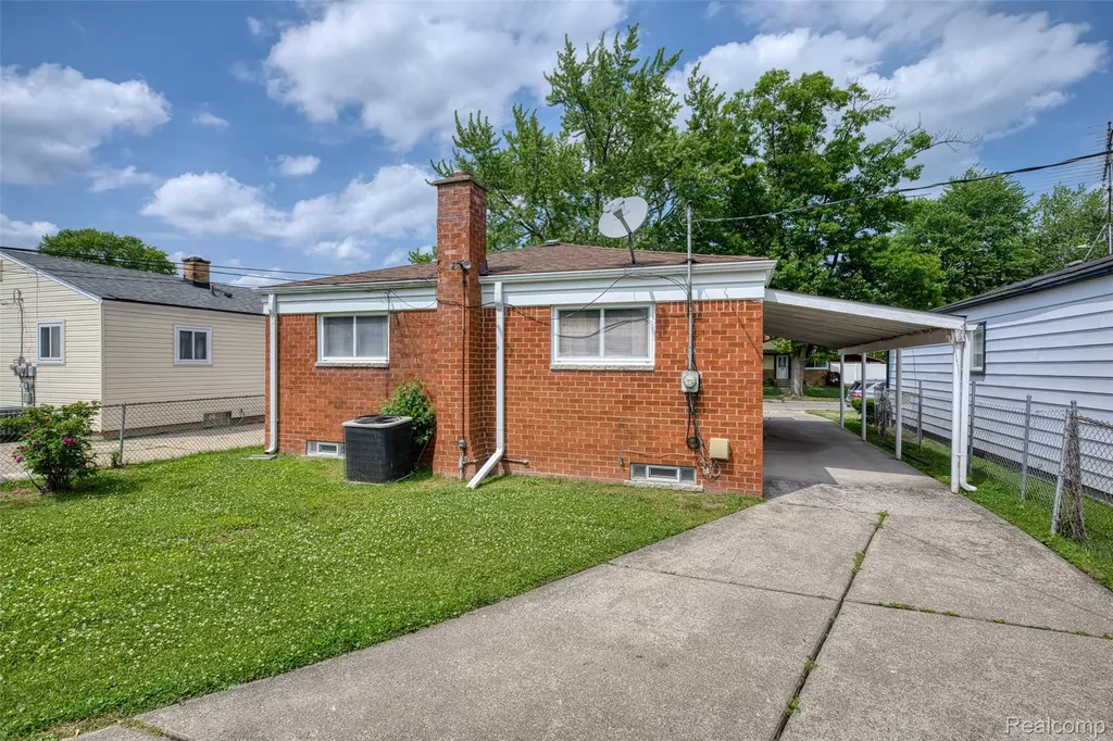 23012 Allor Street St. Clair Shores City MI 48082