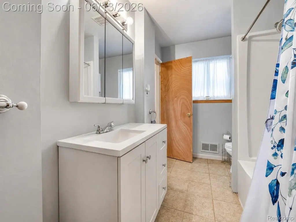 23012 Allor Street St. Clair Shores City MI 48082